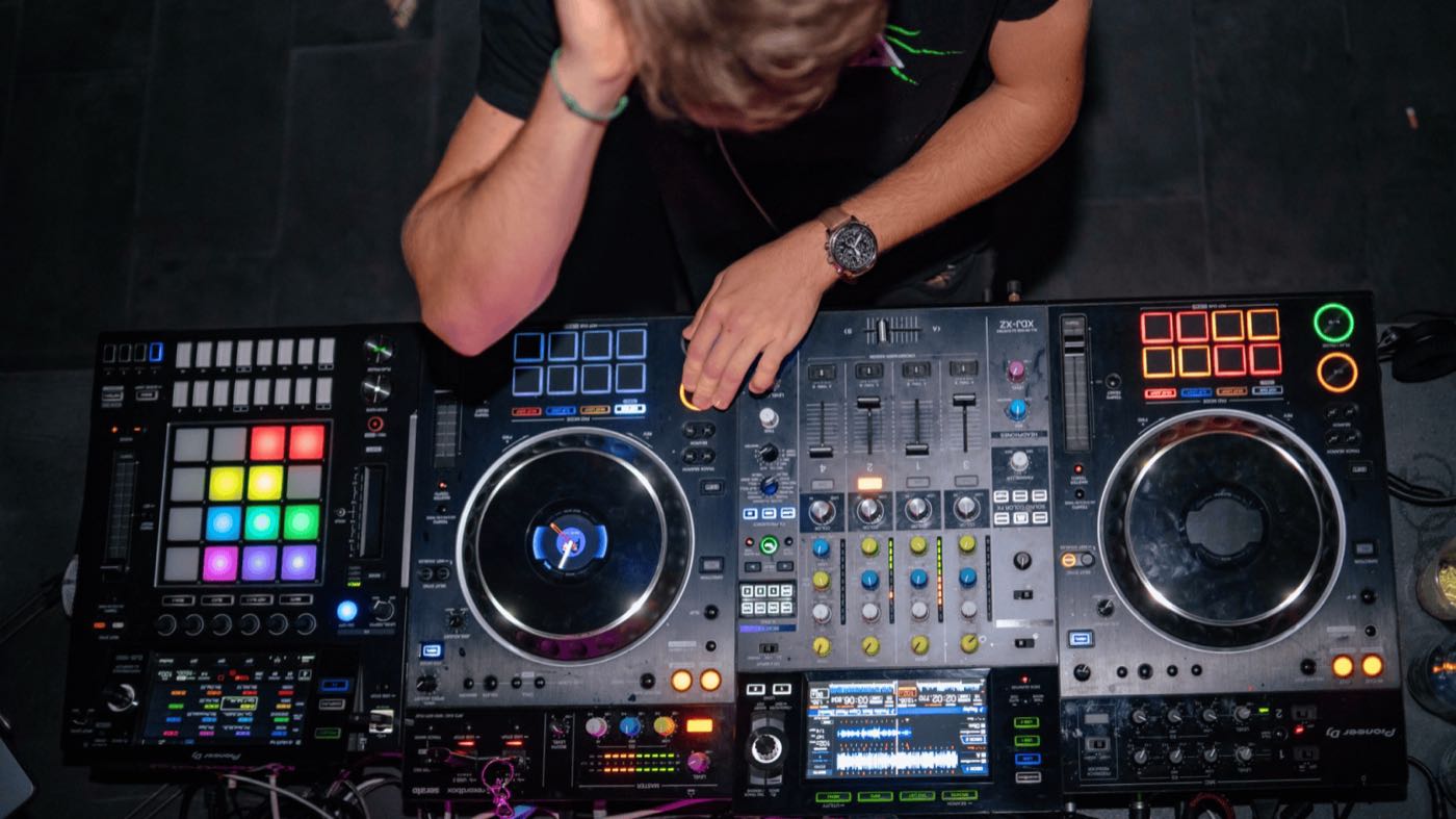 Mixer e controller da DJ